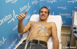 Remy's medical report will be examined carefully (Image of Rafael Van Der Vaart from TheOffside.com)