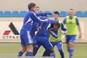 The two players are seperated by their teammates (Image from Youtube)