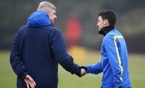 Wenger prefers to distance himself from the players which doesn't help  (Image from Getty)