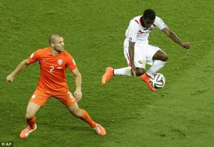 Krul saves from Umana to send Holland through (Image from AFP)