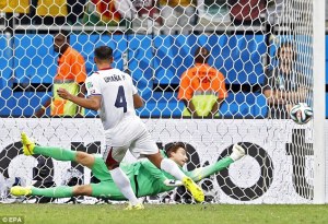 Krul saves from Umana to send Holland through (Image from AFP)