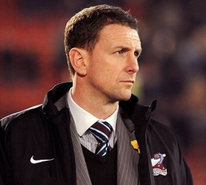 Ian Baraclough faces a fight with the SPL over playoff scheduling  (Image from Getty)