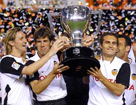 Valencia used the 4-2-3-1 to their benefit in the 2003-2004 season (Image from Getty)