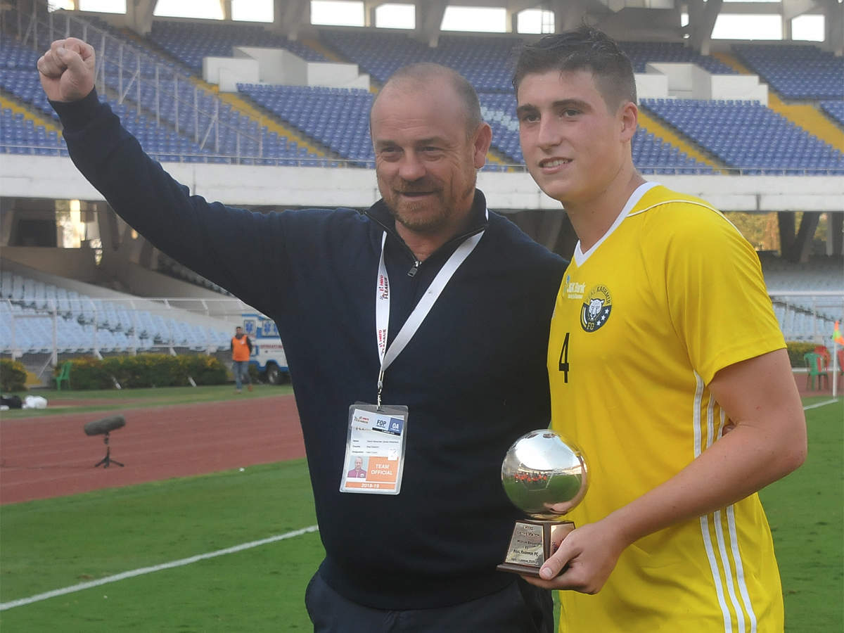 Like Father, Like Son - Davis with his son, Mason (Image from Tumblr)